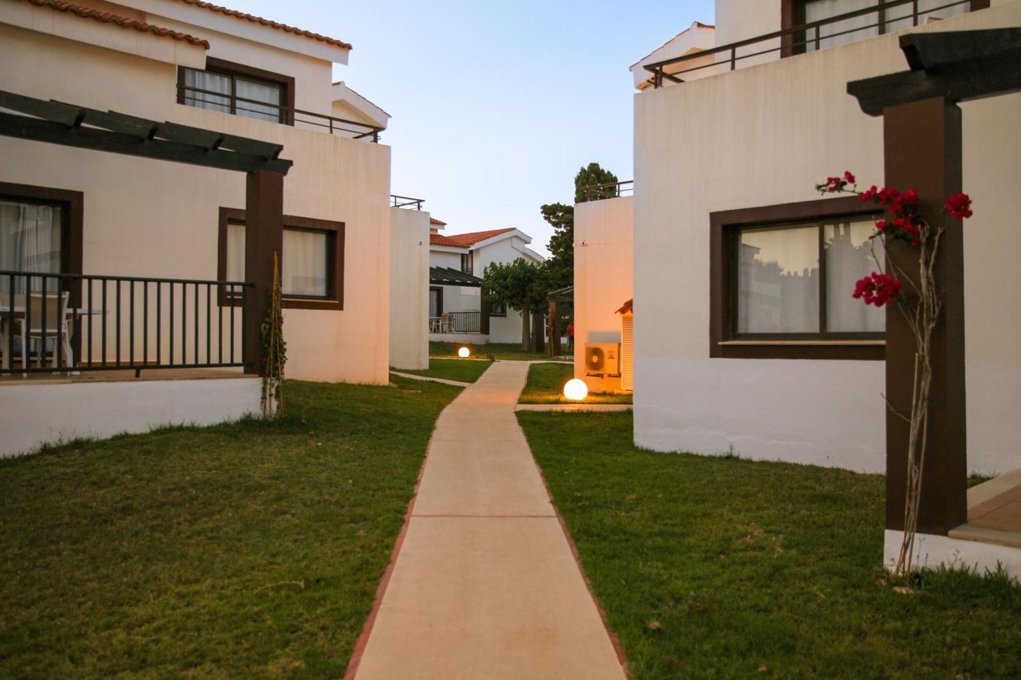 Nuramar Resort&Villas Cala'N Bosch  Exteriör bild
